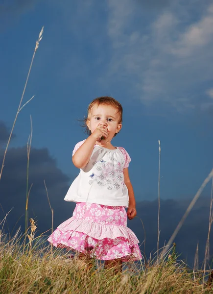 Little girl on meadow, before sunset — Stock Photo, Image