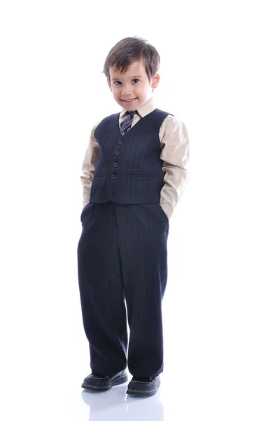 Маленький милый парень в деловом костюме изолирован — стоковое фото