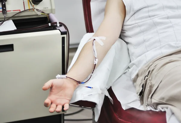 Giving blood in hospital — Stock Photo, Image