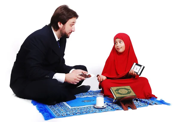 Atividades de jejum muçulmanas no mês do Ramadã — Fotografia de Stock