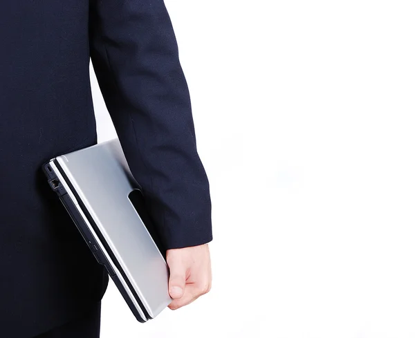 Ein junger attraktiver Mann im Anzug mit Laptop — Stockfoto