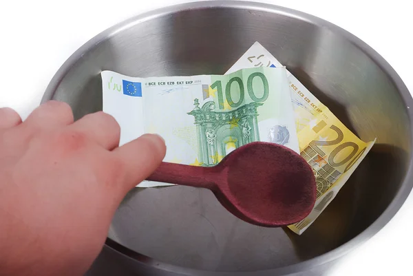 Money in dish prepared for cooking — Stock Photo, Image