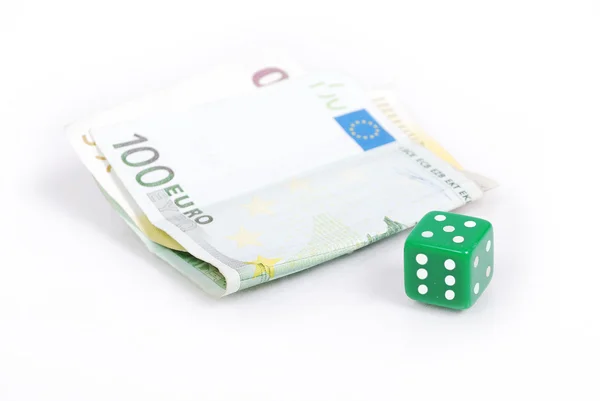 Euró pénznem és a gamble kocka elszigetelt — Stock Fotó