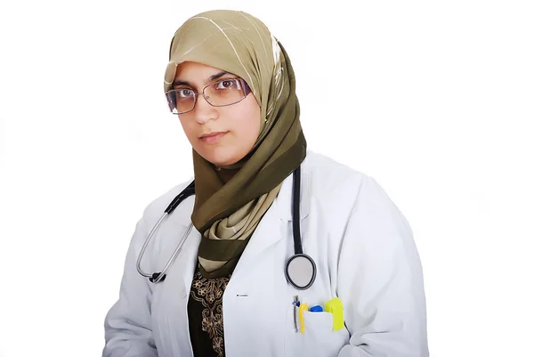 Νεαρή γυναίκα γιατρό μουσουλμανική — Φωτογραφία Αρχείου