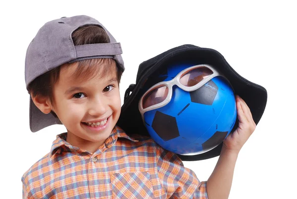 Weinig schattige jongen met hoed op kop en bal als een vriend — Stockfoto