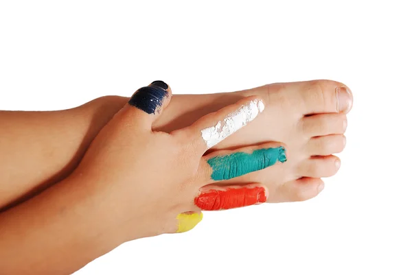Färger på barnets hand och hand på benet — Stockfoto