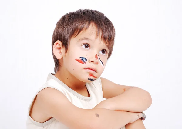 Piccolo bambino carino con i colori sul viso — Foto Stock