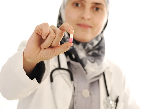 Doctor sosteniendo una píldora, solución para usted, primer plano Imagen de stock