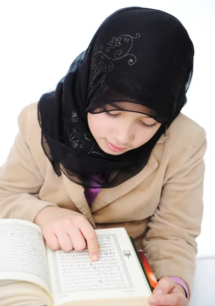 Muslimská dívka učení, zpátky do školy Royalty Free Stock Obrázky