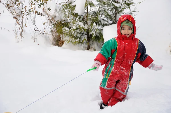 Stor aktivitet på snö, barn och lycka — Stockfoto
