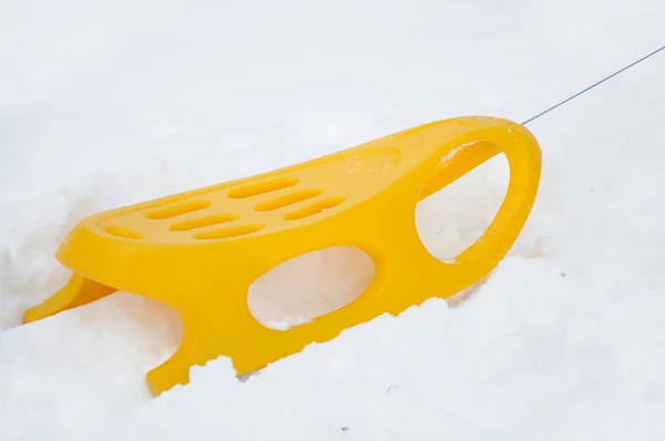Sanki na śniegu — Zdjęcie stockowe