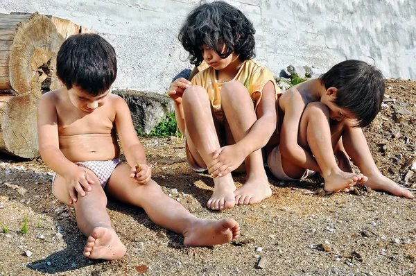 Pauvreté et pauvreté dans l'expression des enfants — Photo