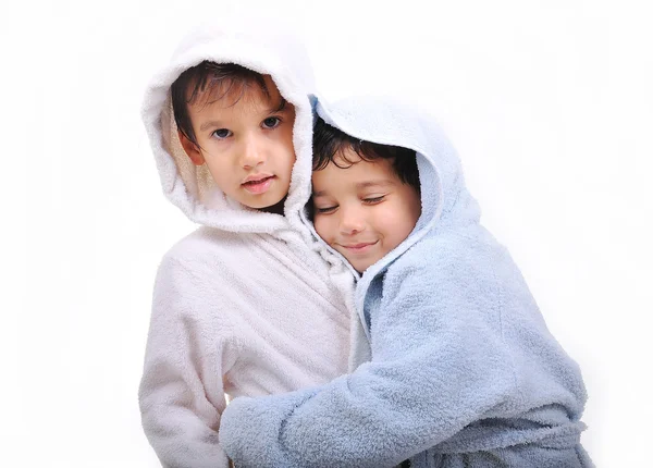 Красиве щасливе дитинство в халаті, ізольоване — стокове фото