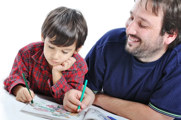 Słodkie dziecko jest malarstwo i grać ze swoim ojcem — Zdjęcie stockowe