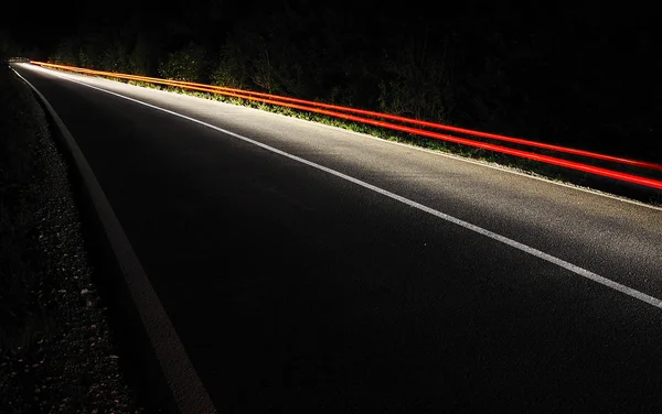 Luzes de trânsito durante a noite — Fotografia de Stock