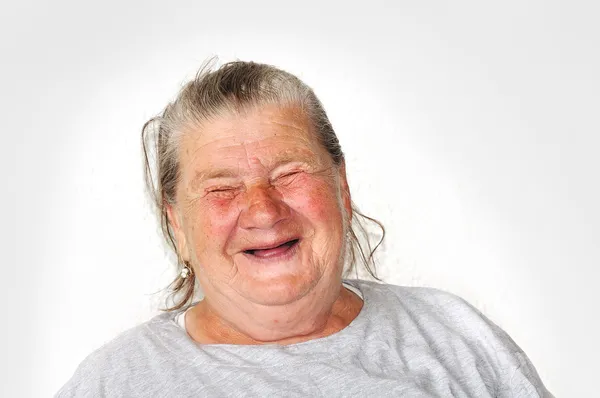 Пожилая женщина, очень восхитительное и смешное лицо — стоковое фото
