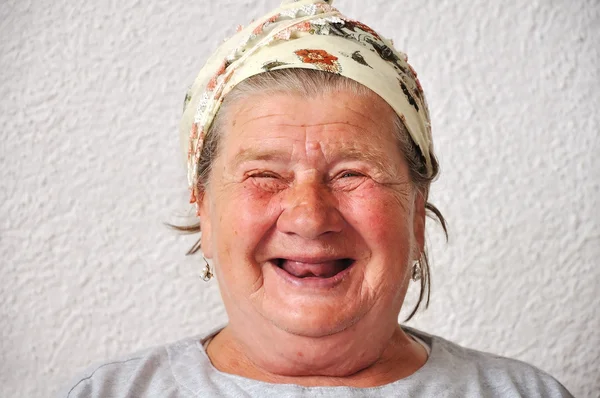 Anciana anciana, cara muy encantadora y divertida — Foto de Stock