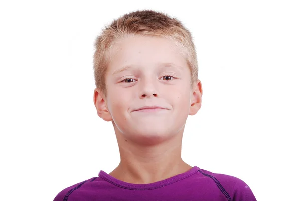 Sehr süßer kleiner Junge mit glücklichem Gesichtsausdruck — Stockfoto