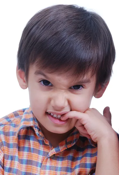 Niedlicher Junge beißt Fingernägel, isoliert — Stockfoto
