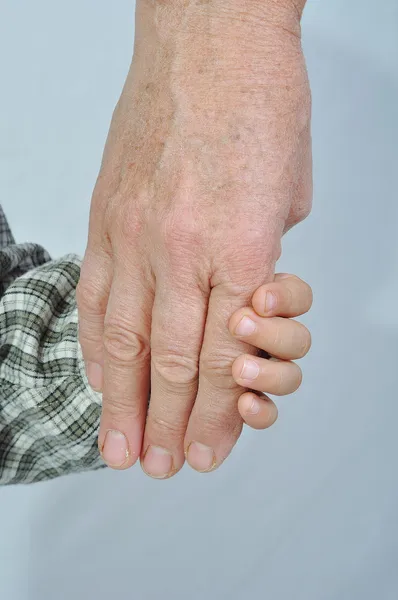 Genç ve yaşlı eller — Stok fotoğraf