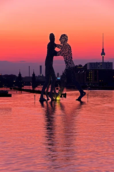 Molekulare männer berlin skyline — Stockfoto