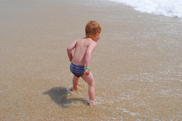 Ребенок на пляже Стоковая Картинка