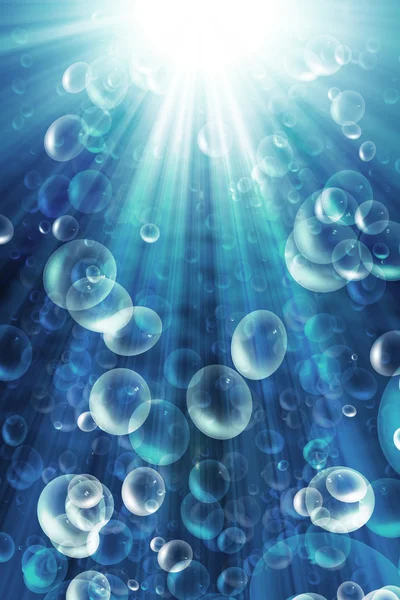 Пузыри в голубой воде — стоковое фото