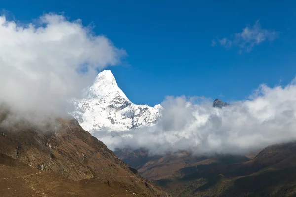 Гималайский пейзаж, гора Ама-Даблам — стоковое фото