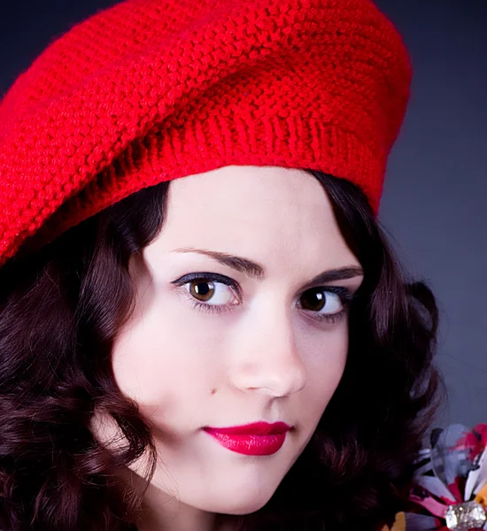 Gyönyörű francia nő piros Beret — Stock Fotó