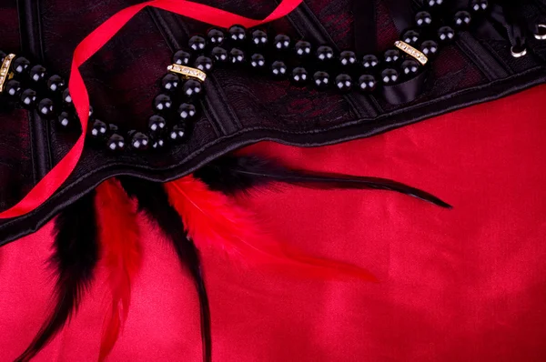 Σέξι μόδας χάντρες και μαύρου κορδόνια σε φόντο. — Φωτογραφία Αρχείου