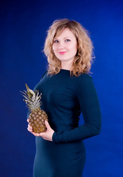 Beautiful young woman with pineapple — Stock Photo, Image