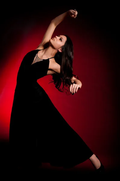 Flamenco-Carmen schöne Frau im schwarzen Kleid — Stockfoto
