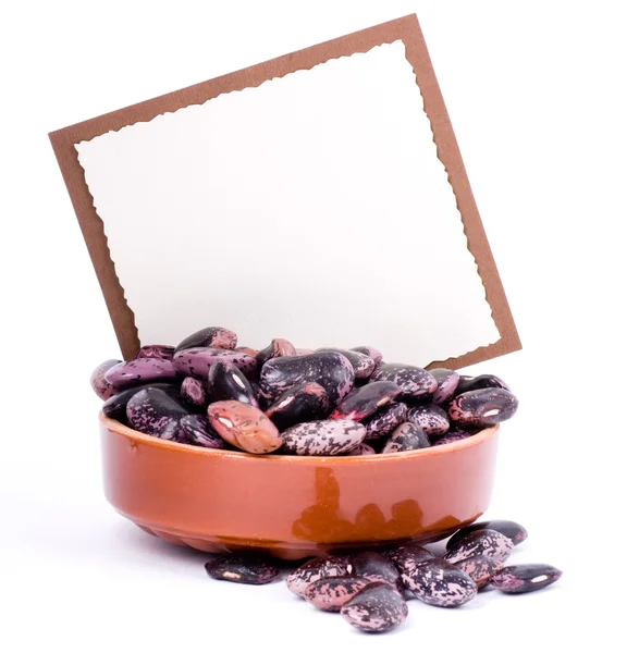 Barevné fazole v misce izolovaných na bílém pozadí — Stock fotografie