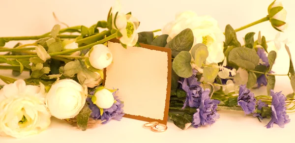 Krásný jarní květiny s transparentem, přidat — Stock fotografie