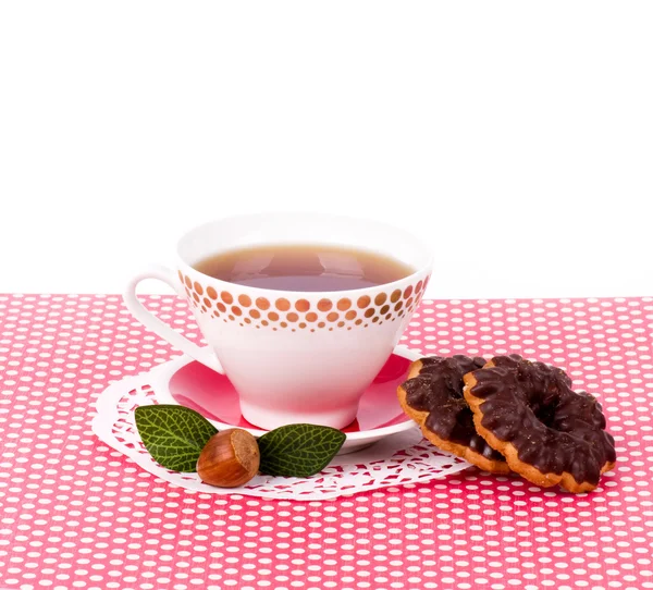 Bellissimo set da tè con cupcake su sfondo bianco — Foto Stock