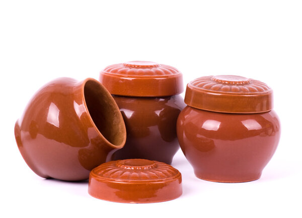 Горшки-клатчи, изолированные на белом фоне