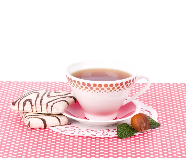 Hermoso juego de té con cupcakes sobre fondo blanco — Foto de Stock