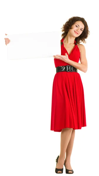Сексуальна молода жінка в червоній сукні — стокове фото