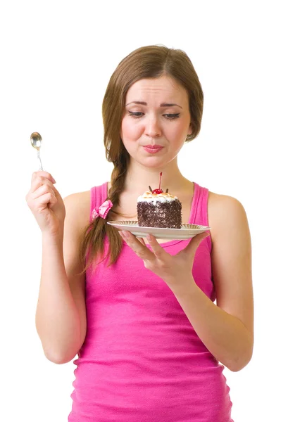 Piękna młoda kobieta jeść smaczne ciasto — Zdjęcie stockowe
