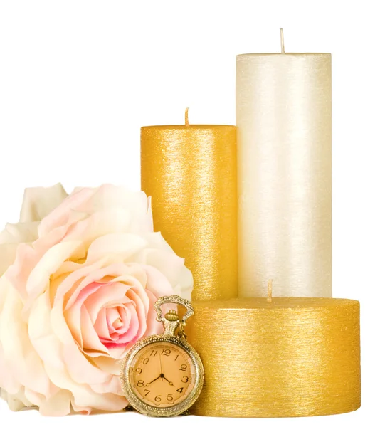 Bodegón romántico con vela blanca y rosa —  Fotos de Stock