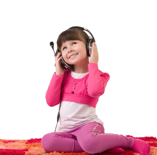 Meisje met koptelefoon is luisteren naar de muziek — Stockfoto