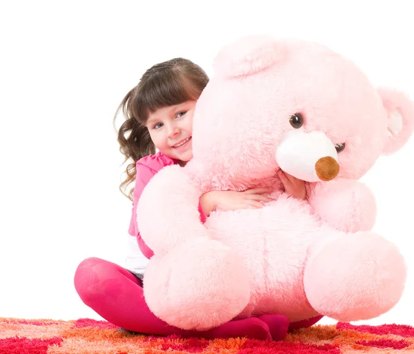 Menina bonito com urso rosa no fundo branco — Fotografia de Stock