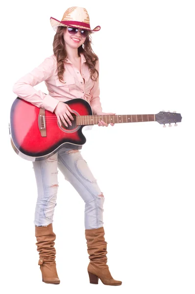 Красивая девушка в ковбойской шляпе с гитарой — стоковое фото
