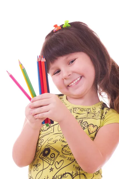 Красивая маленькая девочка с цветными карандашами — стоковое фото