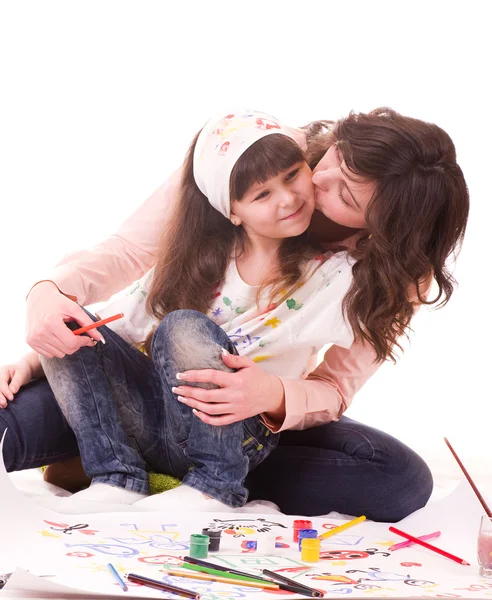 Madre y su hija pequeña con pintura de color —  Fotos de Stock