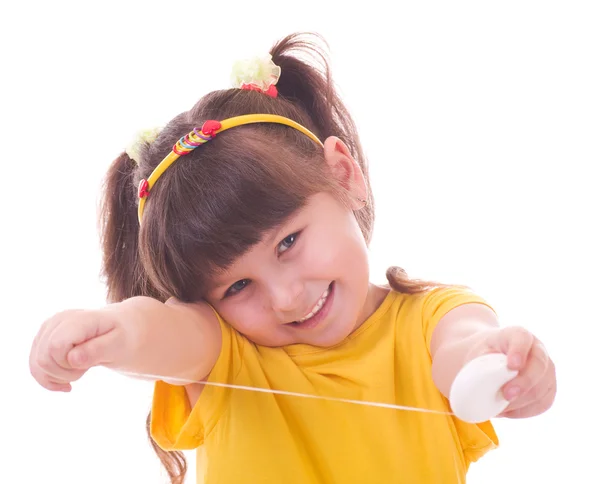 Красива маленька дівчинка кидає зуби — стокове фото