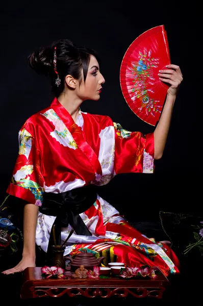 빨간 아시아 팬 아시아 의상 여자 — 스톡 사진