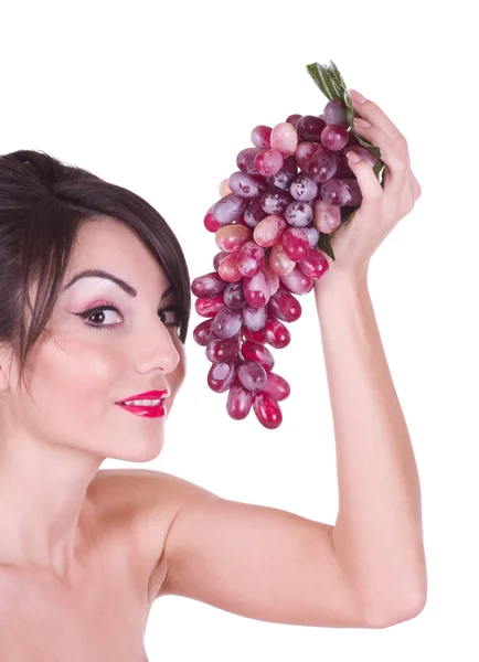 Bella giovane donna con uva rossa — Foto Stock