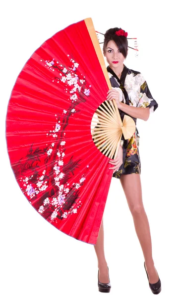Mujer en traje asiático con rojo ventilador asiático — Foto de Stock