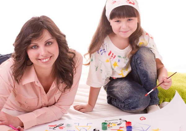 母亲和她的小女儿用颜色的涂料 — 图库照片